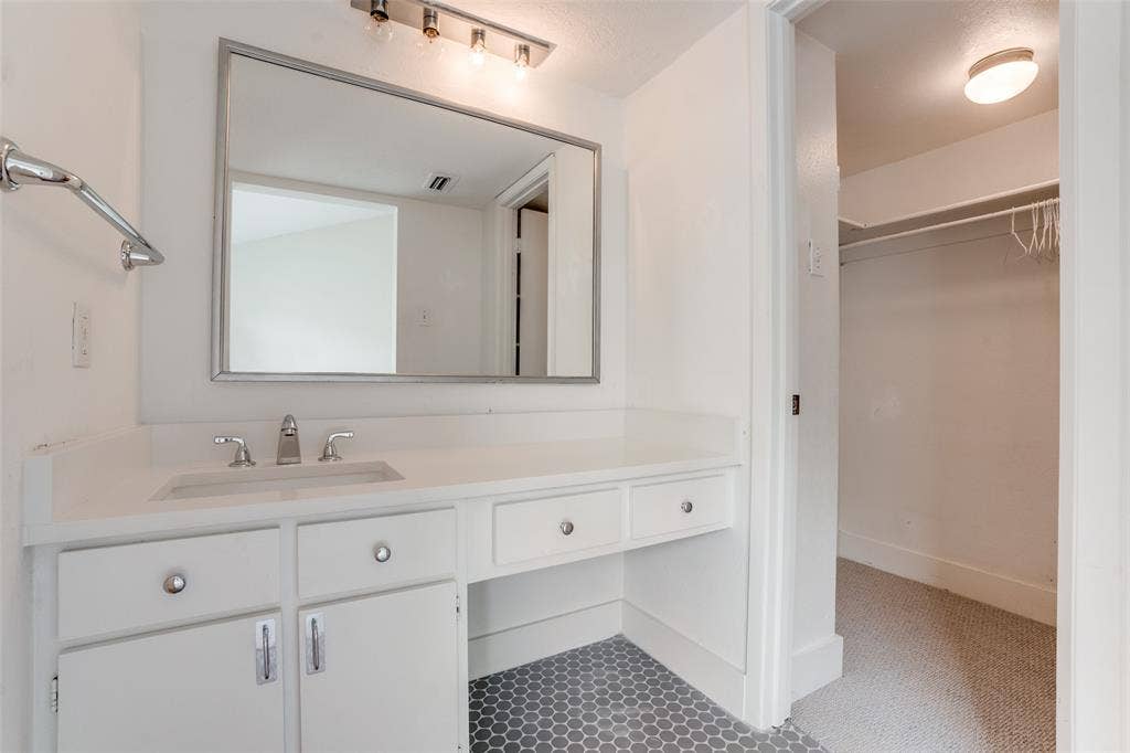 4135 Buena Vista Street, Dallas, TX 75204