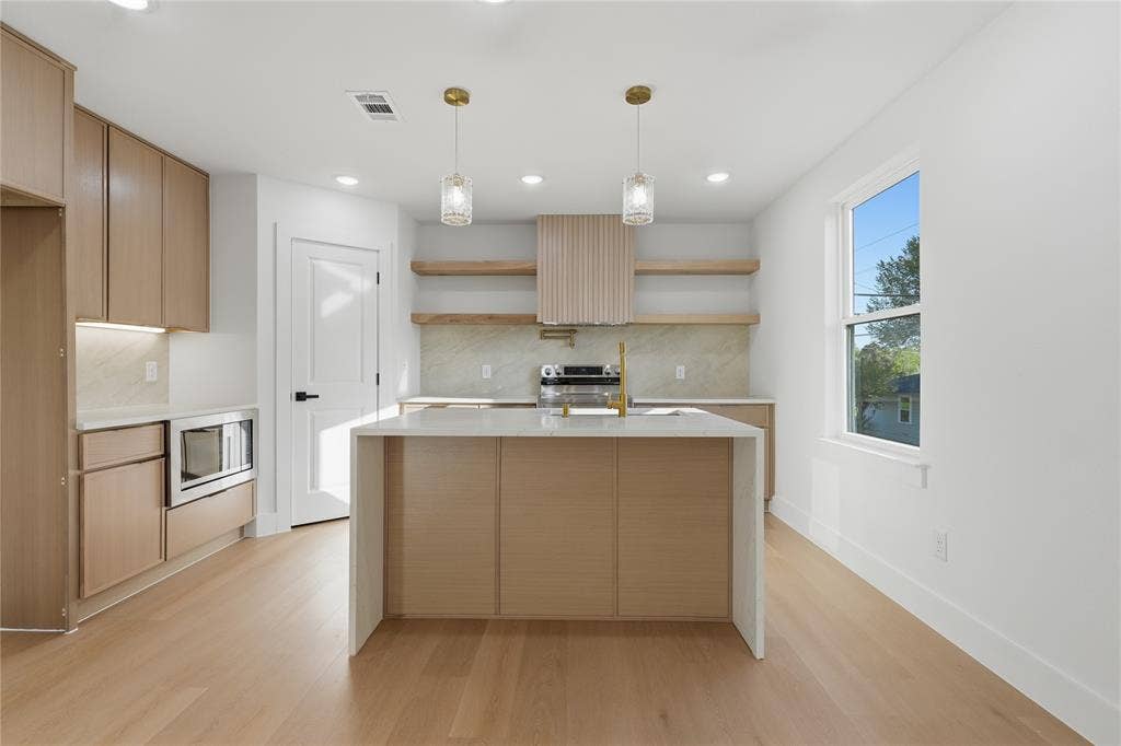 2400 Dyson Street, Dallas, TX 75215 2400 Dyson Street, Dallas, TX 75215