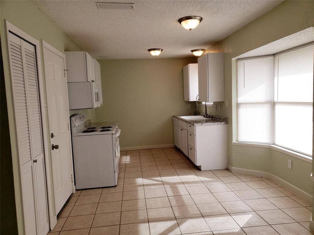 1202 Toyah Creek Lane, Garland, TX 75040