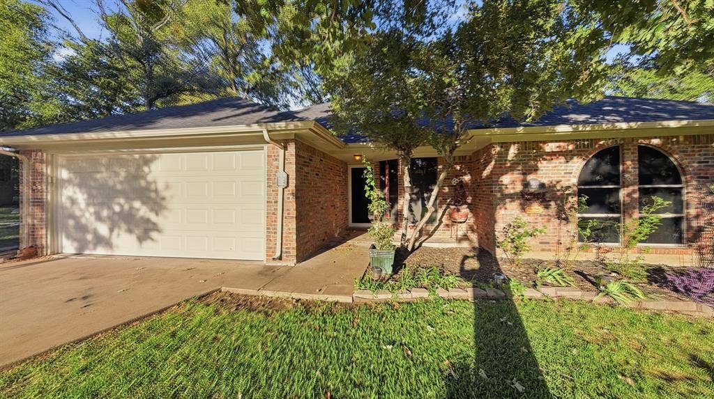 1903 W Spanish Oak Drive, Granbury, TX 76048 2 car attached garage and covered front porch