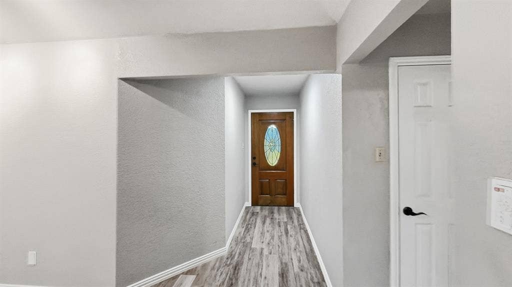 1903 W Spanish Oak Drive, Granbury, TX 76048 Front entry