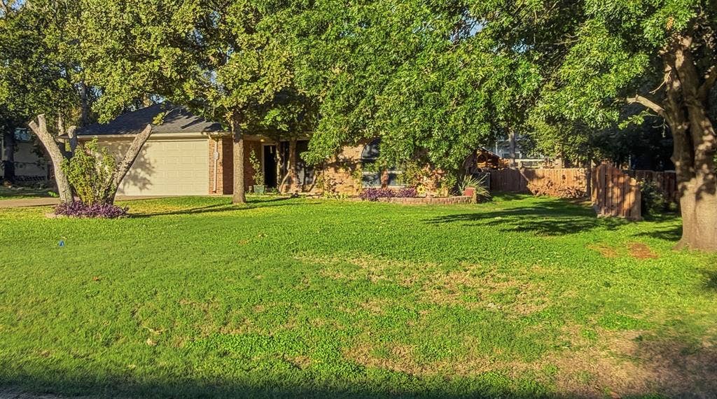 1903 W Spanish Oak Drive, Granbury, TX 76048 Large and welcoming front yard