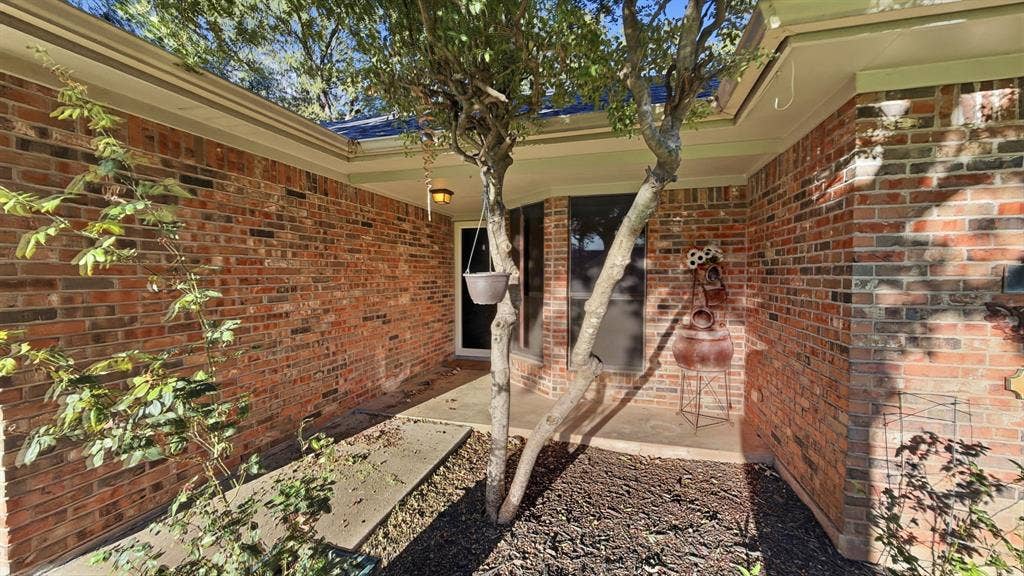 1903 W Spanish Oak Drive, Granbury, TX 76048 Front patio perfect for sitting and relaxing!