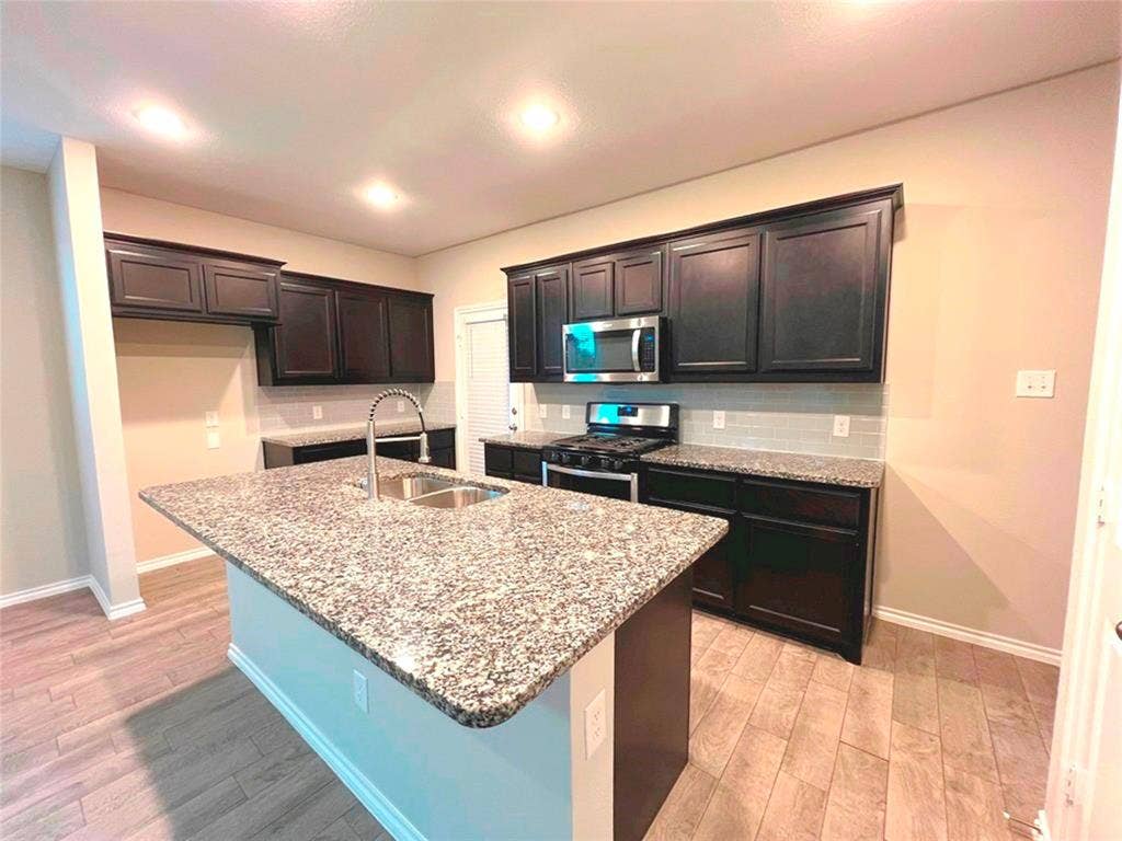 2990 Cedeno Drive, Heartland, TX 75126