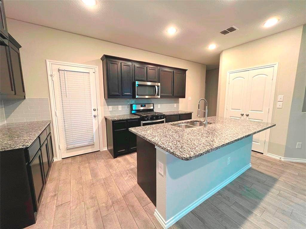 2990 Cedeno Drive, Heartland, TX 75126