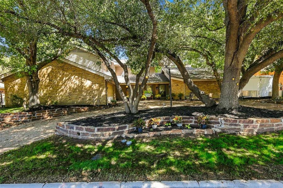 Property photo for 707 Findlay Drive, Arlington, TX