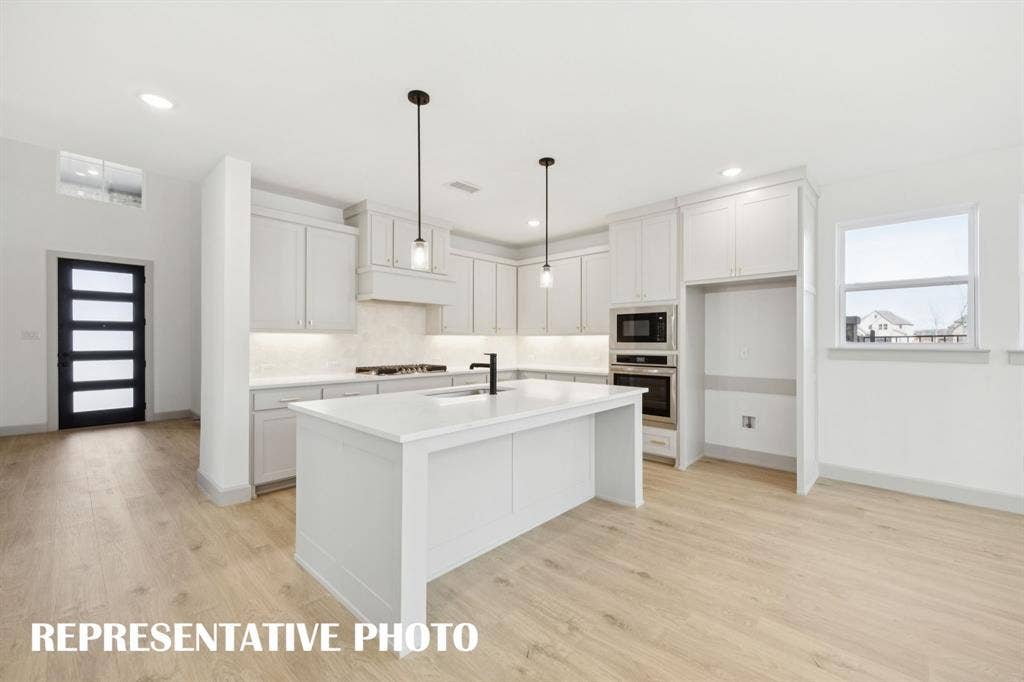 1401 Mistflower Lane, Celina, TX 75009 Welcome into your dream home featuring a fantastic chef inspired kitchen! REPRESENTATIVE PHOTO