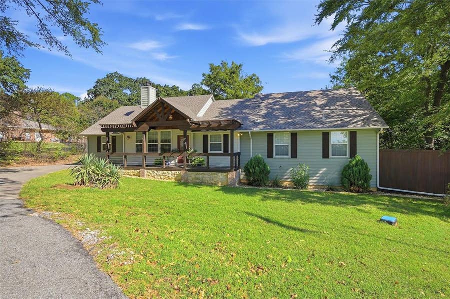 Property photo for 260 Susan Drive, Pottsboro, TX