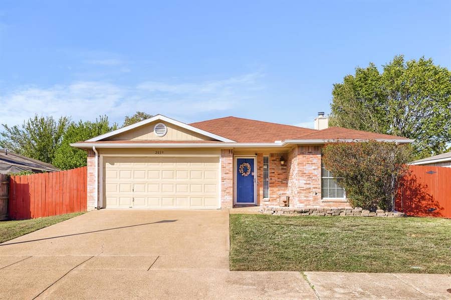 Property photo for 2039 Angelica Way, Dallas, TX