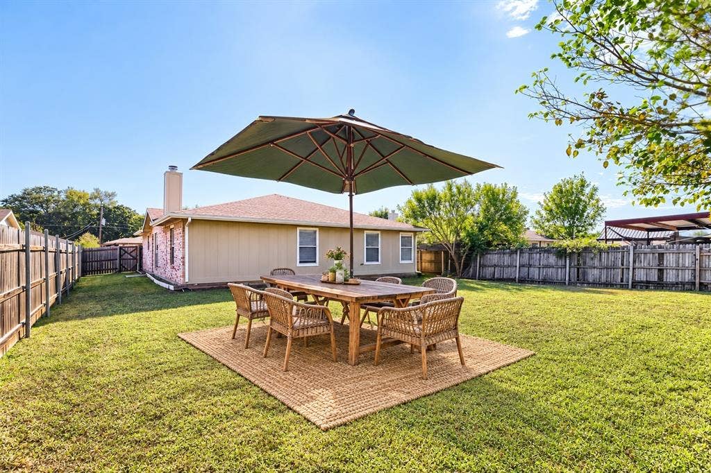 2039 Angelica Way, Dallas, TX 75217 Virtually Staged