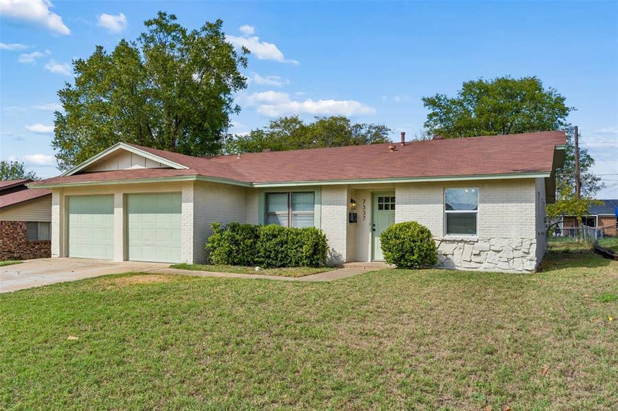 Property photo for 7337 Broken Tree Trail, Dallas, TX