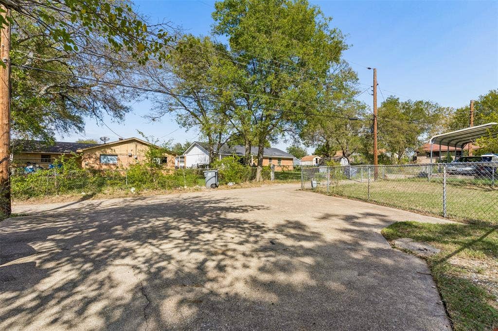 7337 Broken Tree Trail, Dallas, TX 75232