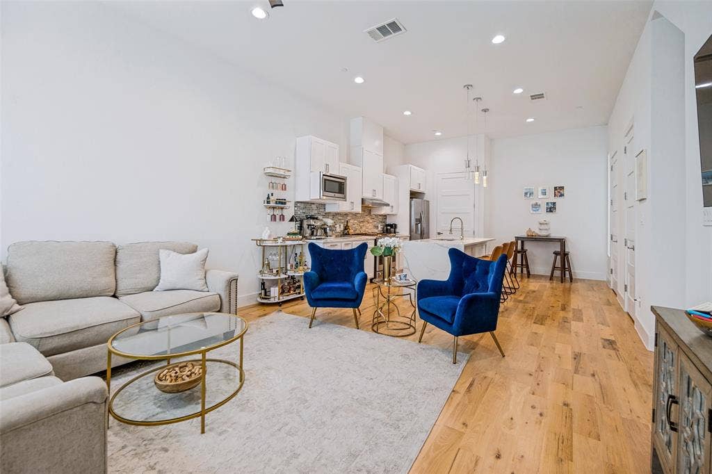 1910 Caddo Street, #B102, Dallas, TX 75204 1910 Caddo Street, #B102, Dallas, TX 75204