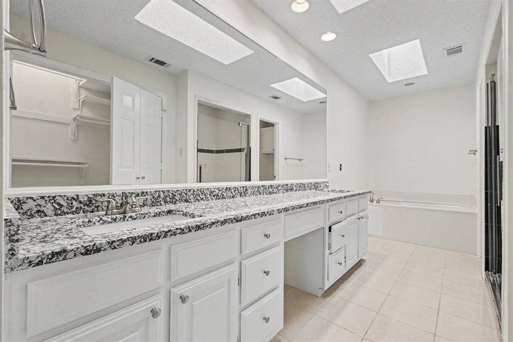 5825 Preston Valley Drive, Dallas, TX 75240 5825 Preston Valley Drive, Dallas, TX 75240