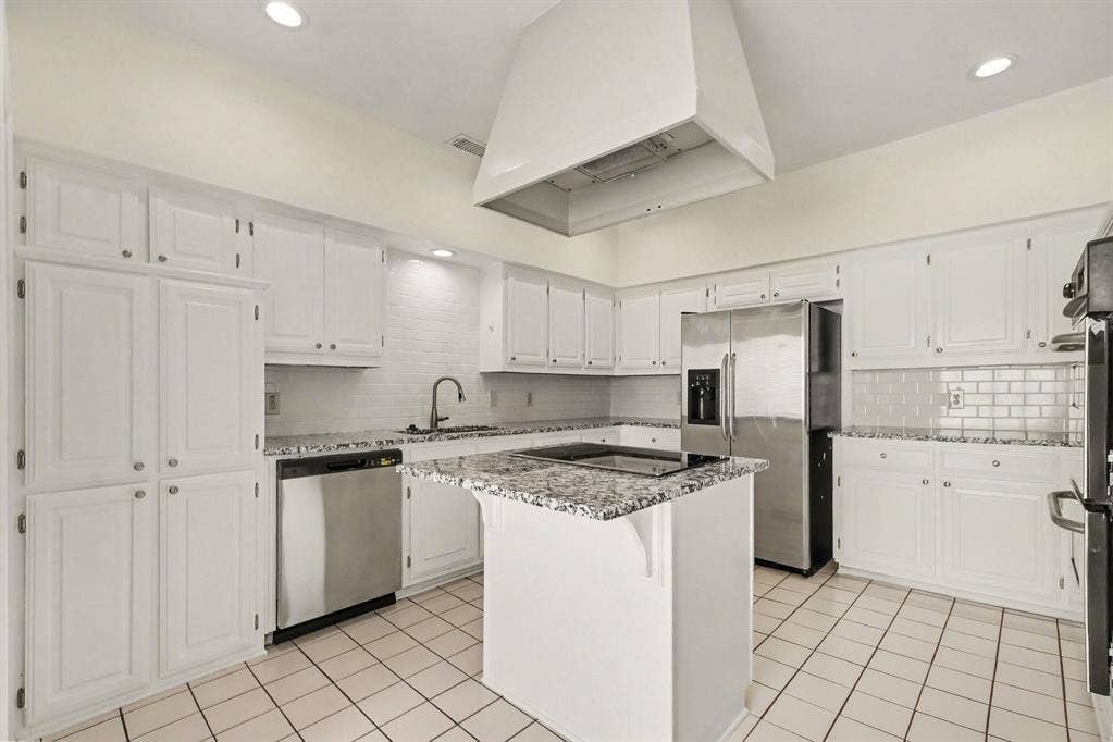 5825 Preston Valley Drive, Dallas, TX 75240 5825 Preston Valley Drive, Dallas, TX 75240