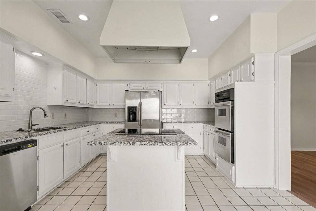 5825 Preston Valley Drive, Dallas, TX 75240 5825 Preston Valley Drive, Dallas, TX 75240