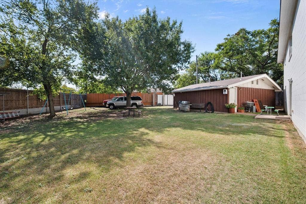 2548 Wood Valley Place, Dallas, TX 75211