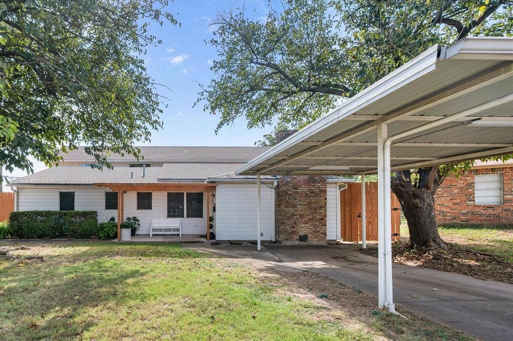 2548 Wood Valley Place, Dallas, TX 75211