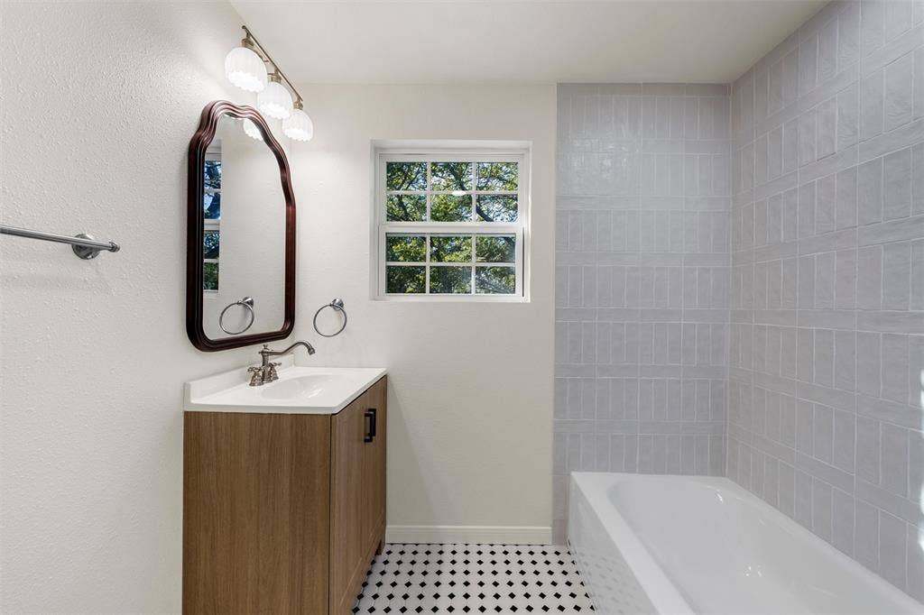 4000 Cobbs Drive, Waco, TX 76708 4000 Cobbs Drive, Waco, TX 76708