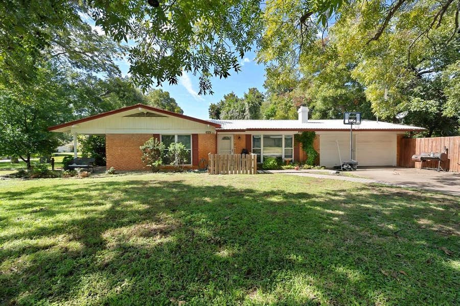 Property photo for 1703 Nueces Trail, Arlington, TX