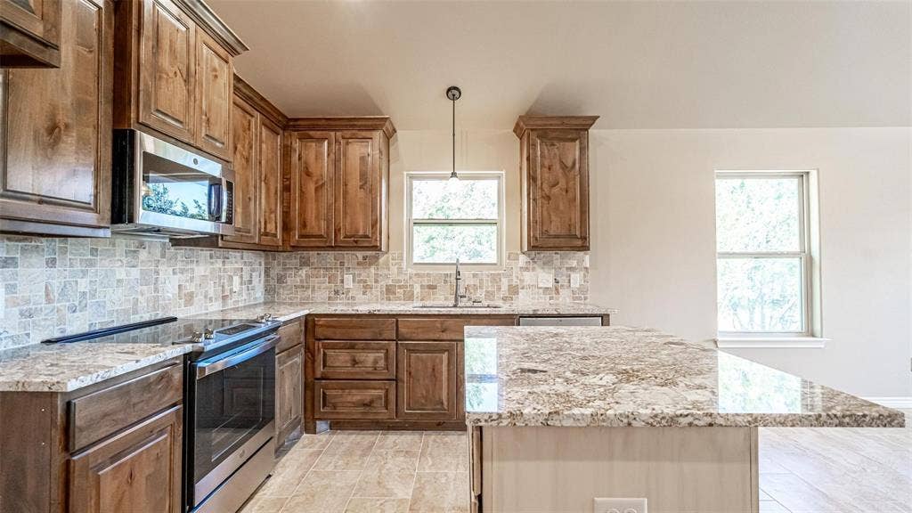 2510 Smokerise Trail, Granbury, TX 76048 2510 Smokerise Trail, Granbury, TX 76048
