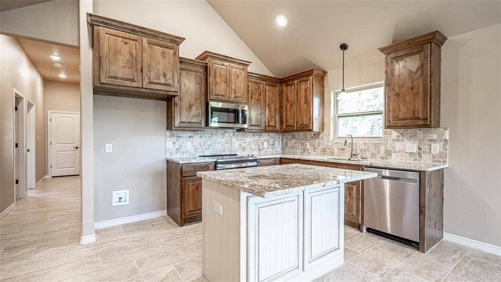 2510 Smokerise Trail, Granbury, TX 76048 2510 Smokerise Trail, Granbury, TX 76048