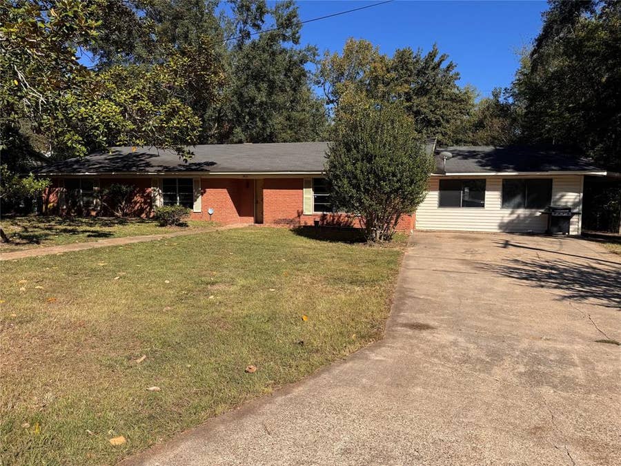 Property photo for 1405 Regina Street, Mansfield, LA