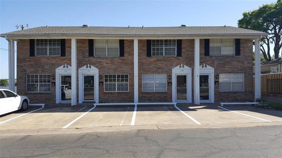 Property photo for 115 W Doyle Street, Granbury, TX