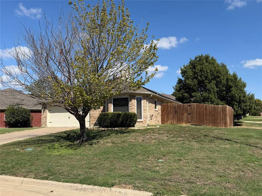 Property photo for 600 Jamie Lane, Mansfield, TX