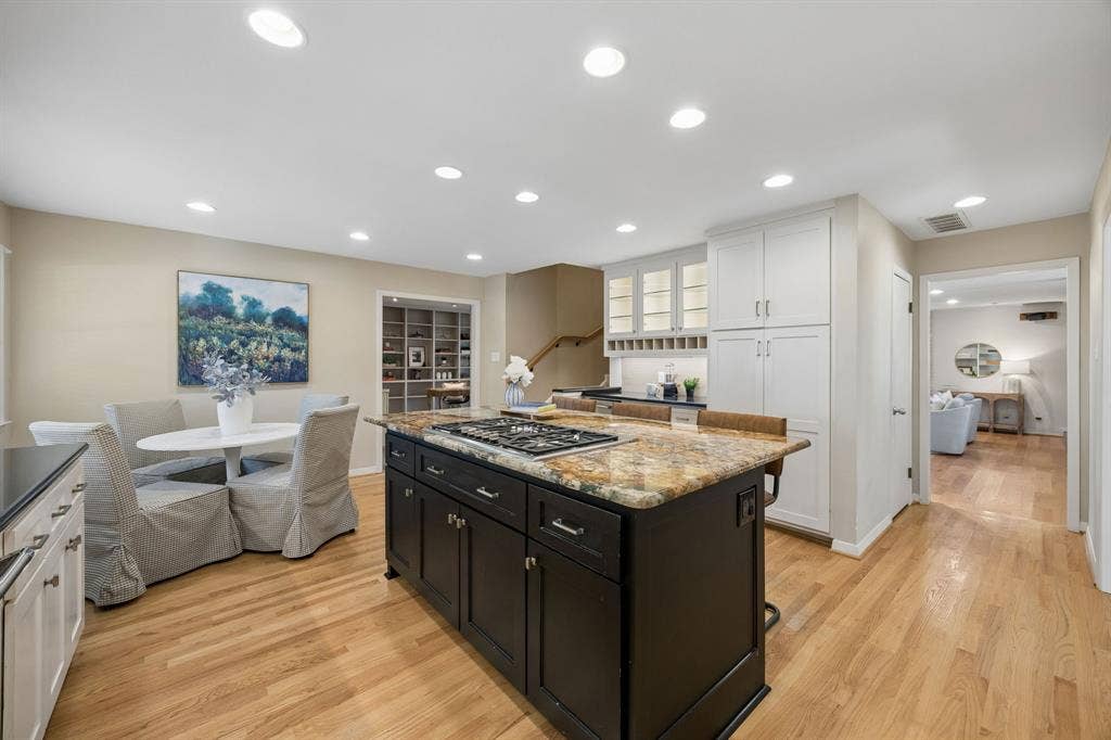 10115 Chesterton Drive, Dallas, TX 75238 10115 Chesterton Drive, Dallas, TX 75238