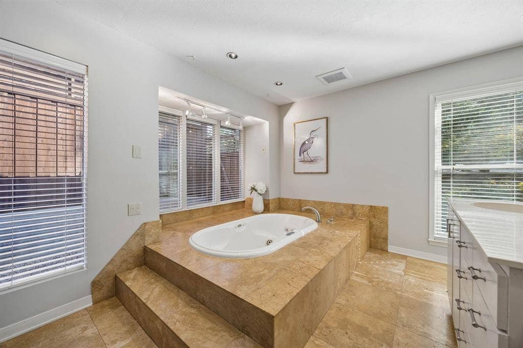 10115 Chesterton Drive, Dallas, TX 75238 10115 Chesterton Drive, Dallas, TX 75238