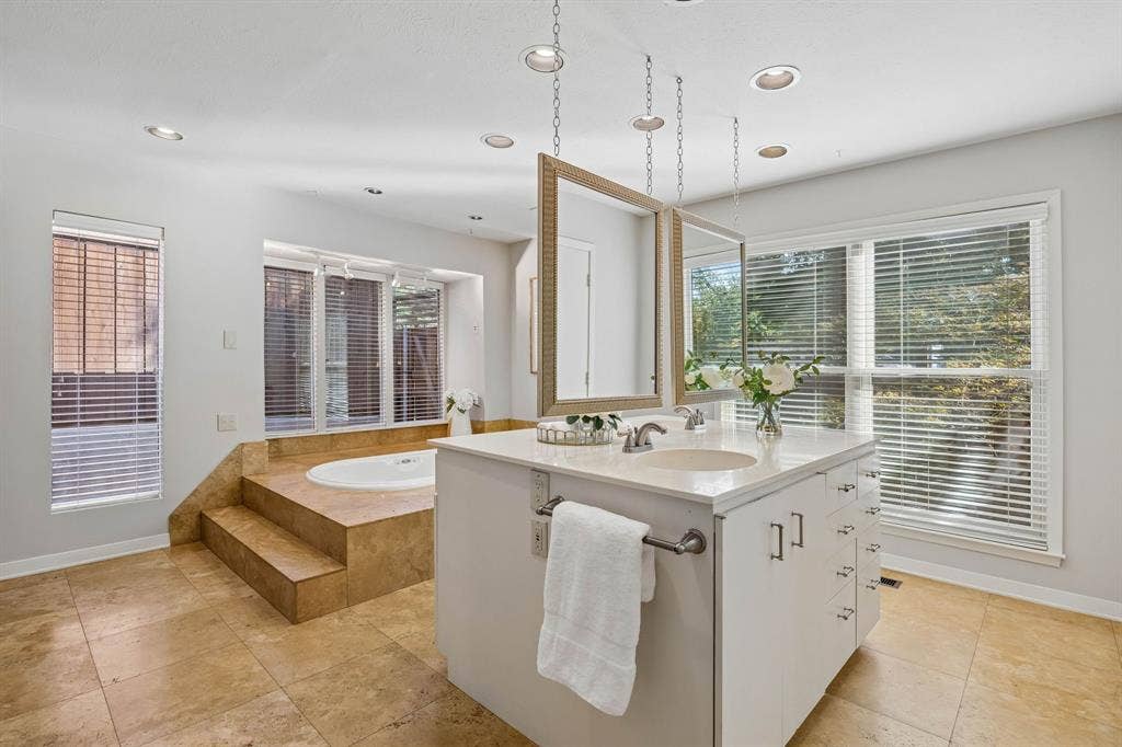 10115 Chesterton Drive, Dallas, TX 75238 10115 Chesterton Drive, Dallas, TX 75238