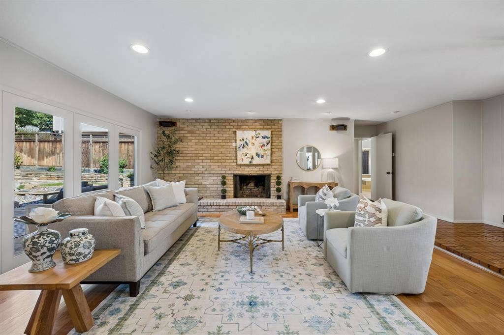 10115 Chesterton Drive, Dallas, TX 75238 10115 Chesterton Drive, Dallas, TX 75238