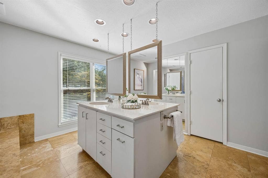 10115 Chesterton Drive, Dallas, TX 75238 10115 Chesterton Drive, Dallas, TX 75238