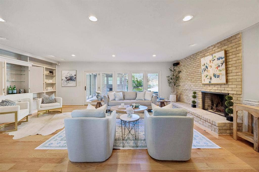 10115 Chesterton Drive, Dallas, TX 75238 10115 Chesterton Drive, Dallas, TX 75238