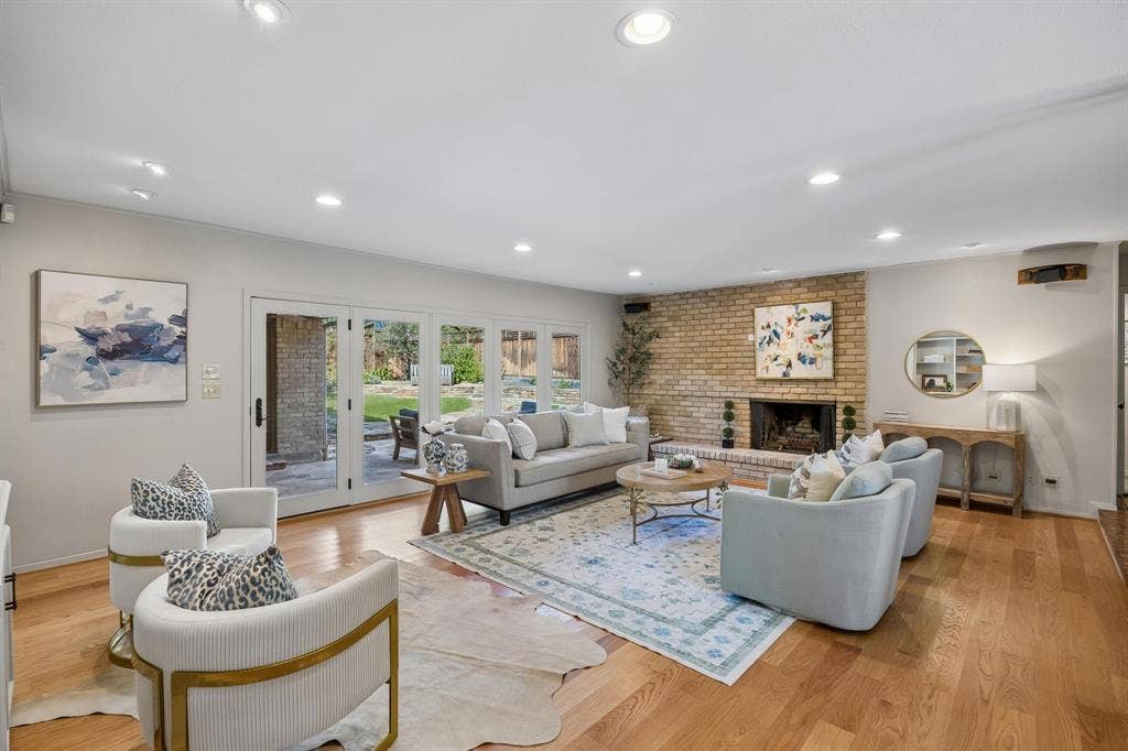 10115 Chesterton Drive, Dallas, TX 75238 10115 Chesterton Drive, Dallas, TX 75238