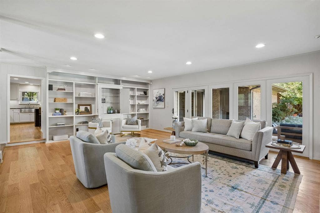 10115 Chesterton Drive, Dallas, TX 75238 10115 Chesterton Drive, Dallas, TX 75238