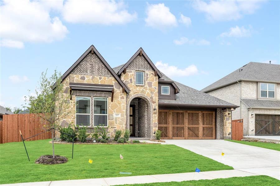 Property photo for 937 Cardinal Drive, Midlothian, TX