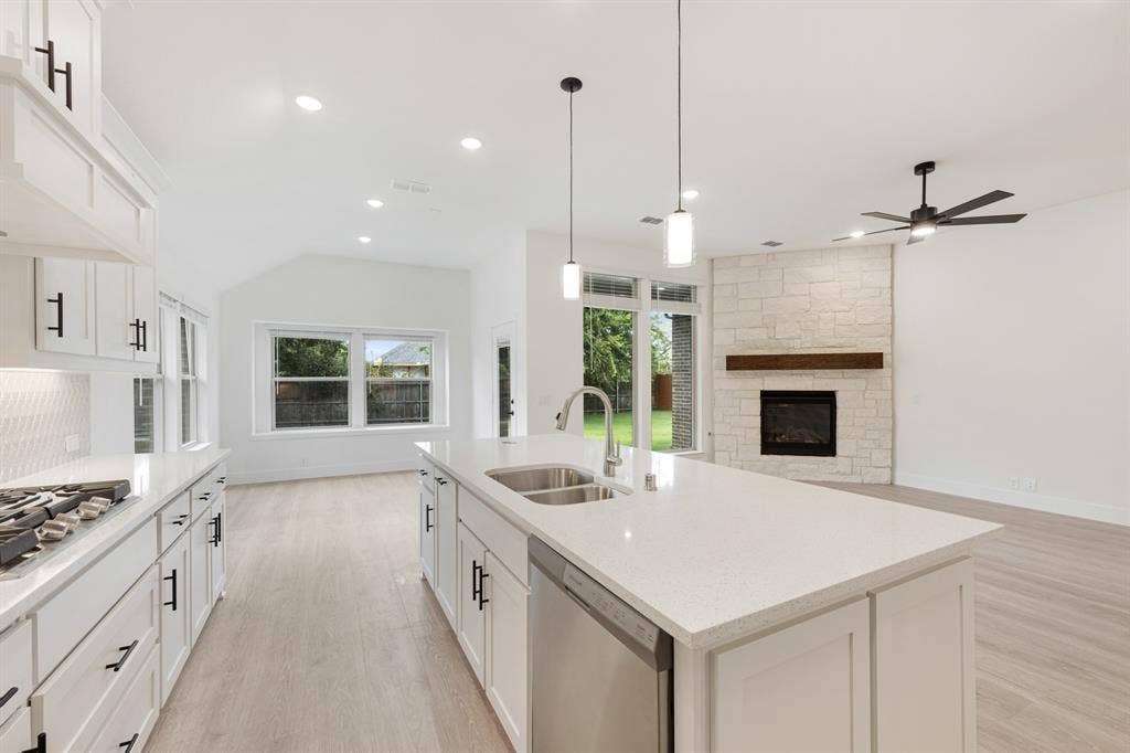 937 Cardinal Drive, Midlothian, TX 76065 937 Cardinal Drive, Midlothian, TX 76065
