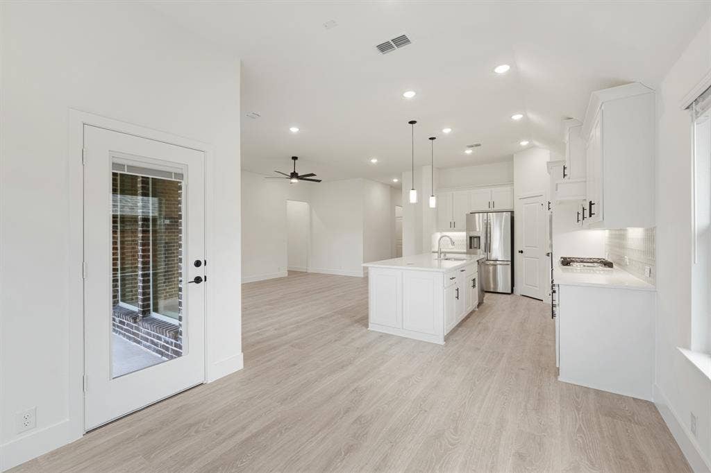 937 Cardinal Drive, Midlothian, TX 76065 937 Cardinal Drive, Midlothian, TX 76065