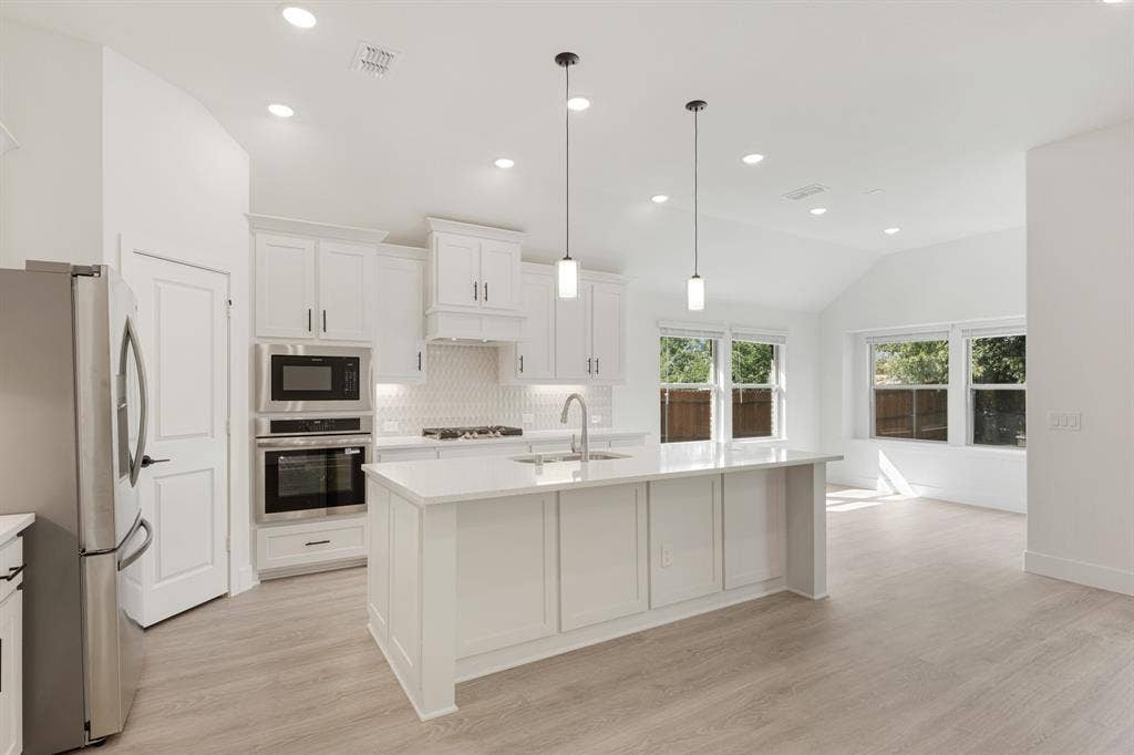 937 Cardinal Drive, Midlothian, TX 76065 937 Cardinal Drive, Midlothian, TX 76065