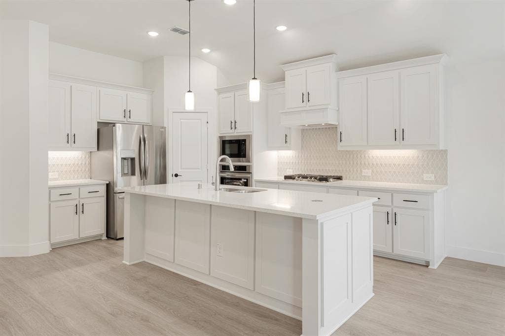 937 Cardinal Drive, Midlothian, TX 76065 937 Cardinal Drive, Midlothian, TX 76065