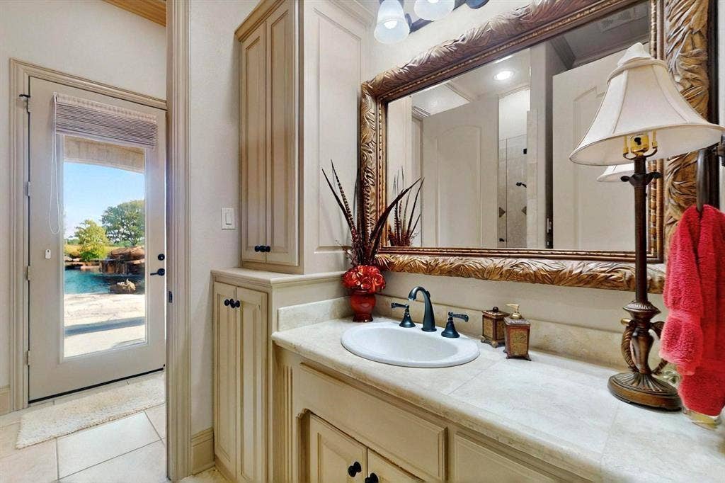 12425 Fm 740, Forney, TX 75126 guest home bathroom