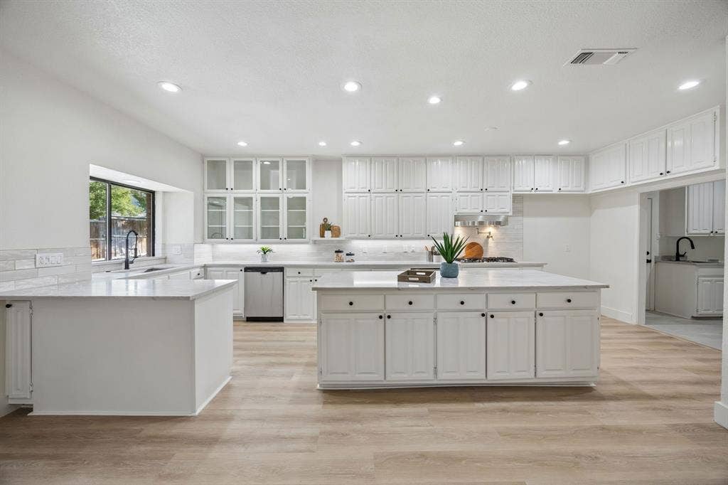 706 Royal Birkdale Drive, Garland, TX 75044 706 Royal Birkdale Drive, Garland, TX 75044