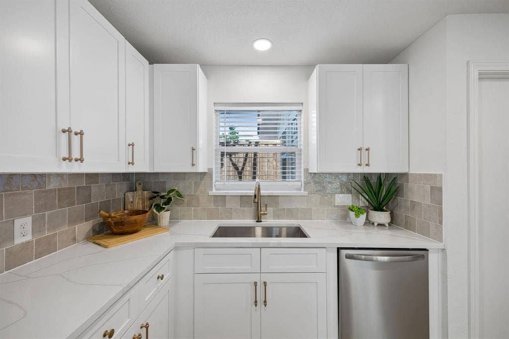 3024 Malibu Place, Plano, TX 75023 3024 Malibu Place, Plano, TX 75023