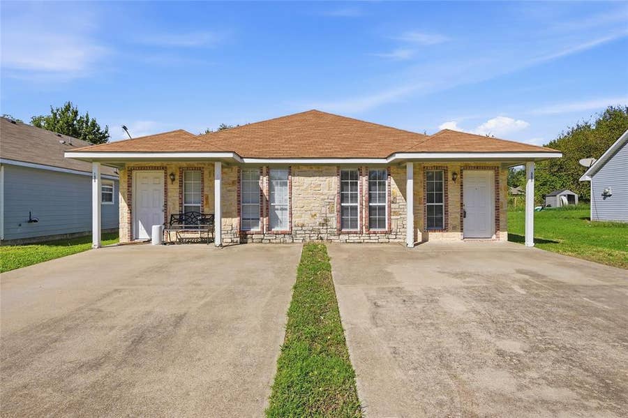 Property photo for 113 W Wilson Avenue, Sherman, TX