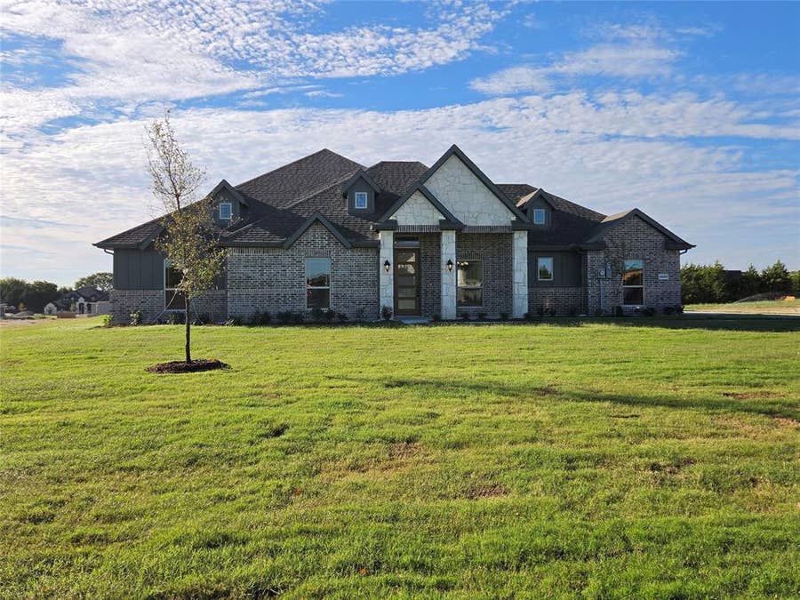Property photo for 6840 Hayes Road, Midlothian, TX
