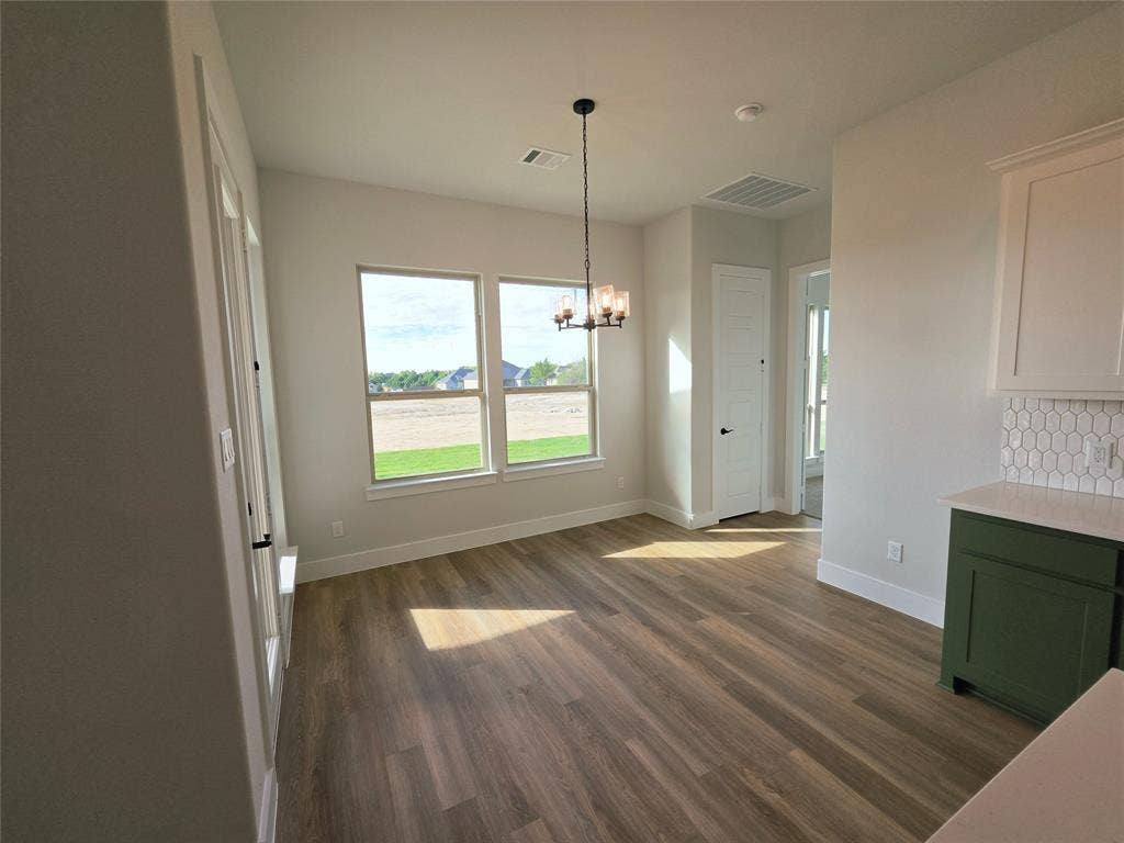 6850 Hayes Road, Midlothian, TX 76065 6850 Hayes Road, Midlothian, TX 76065