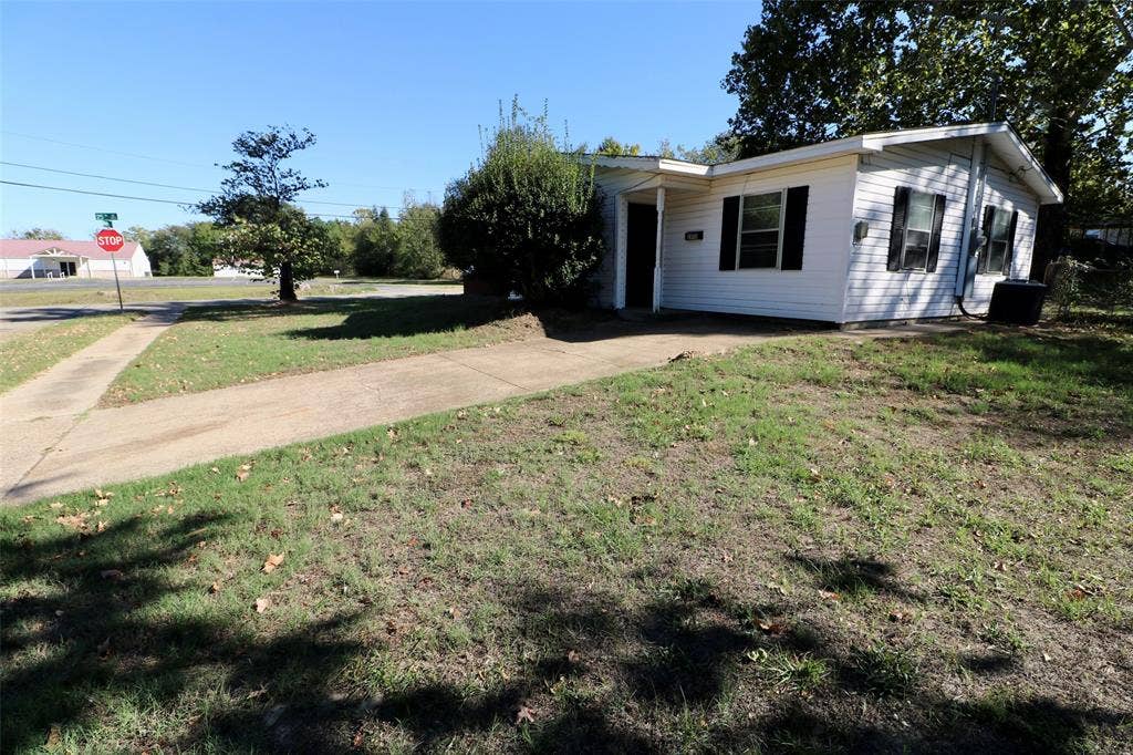 2490 Beverly Drive, Paris, TX 74560