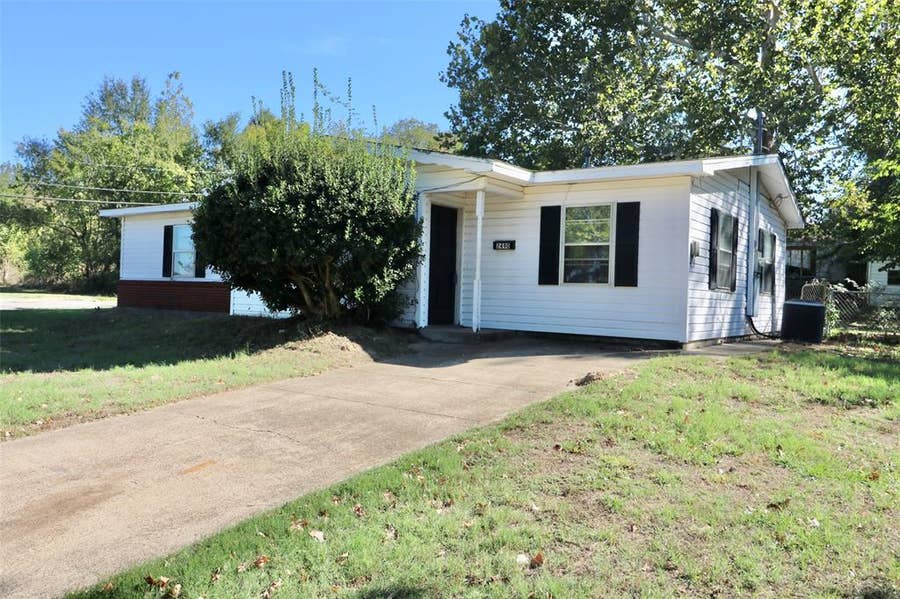Property photo for 2490 Beverly Drive, Paris, TX
